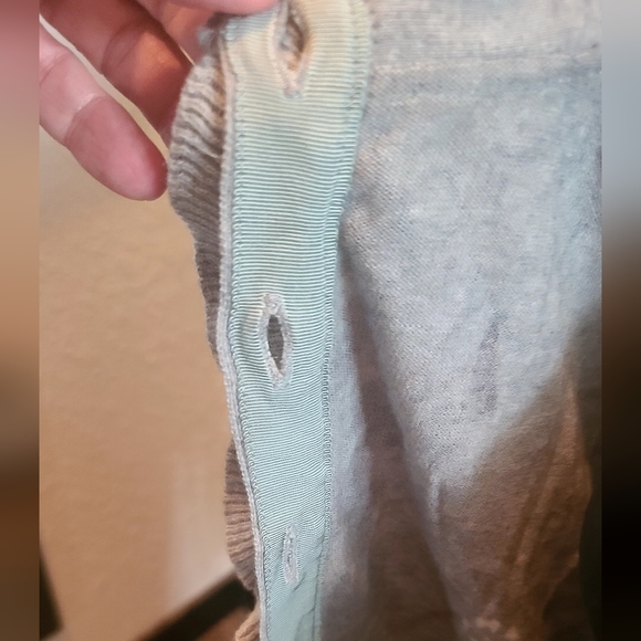 Parfait leopard & floral print gray ruffle & button front sweater szM - Picture 6 of 7